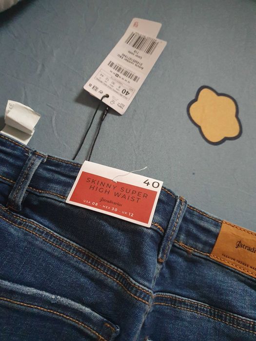 Spodnie markowe stradivarius  rozmiar 40