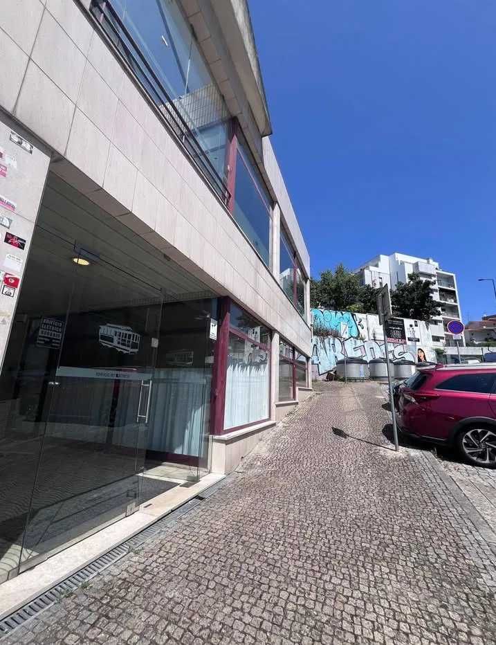 Loja para arrendar no centro de Paredes