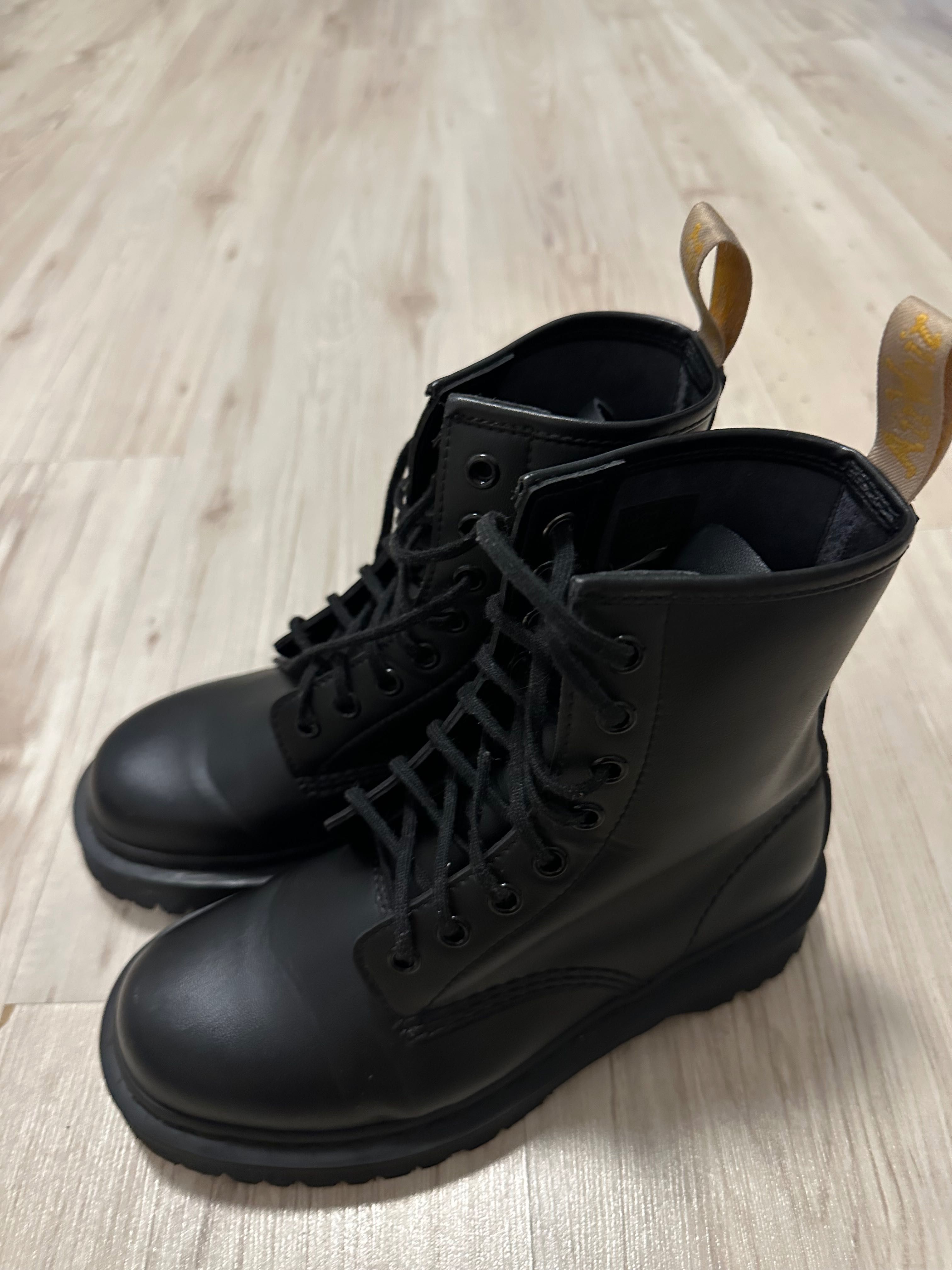 Шкіряні черевики Dr. Martens  1460 Vegan