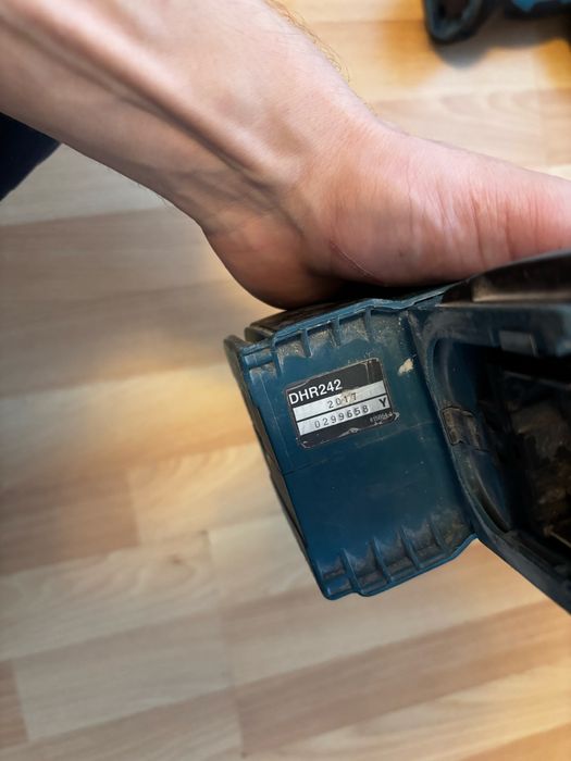 Перфоратор DHR242