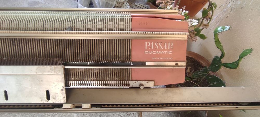 Máquina de tricotar Passap duomatic com motor Electra 3000