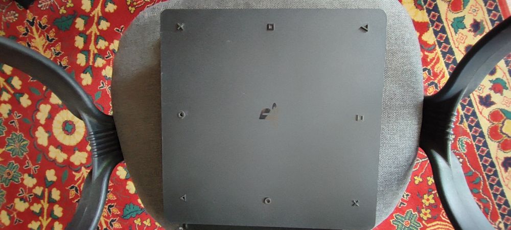 Продам sony PS4 slim
