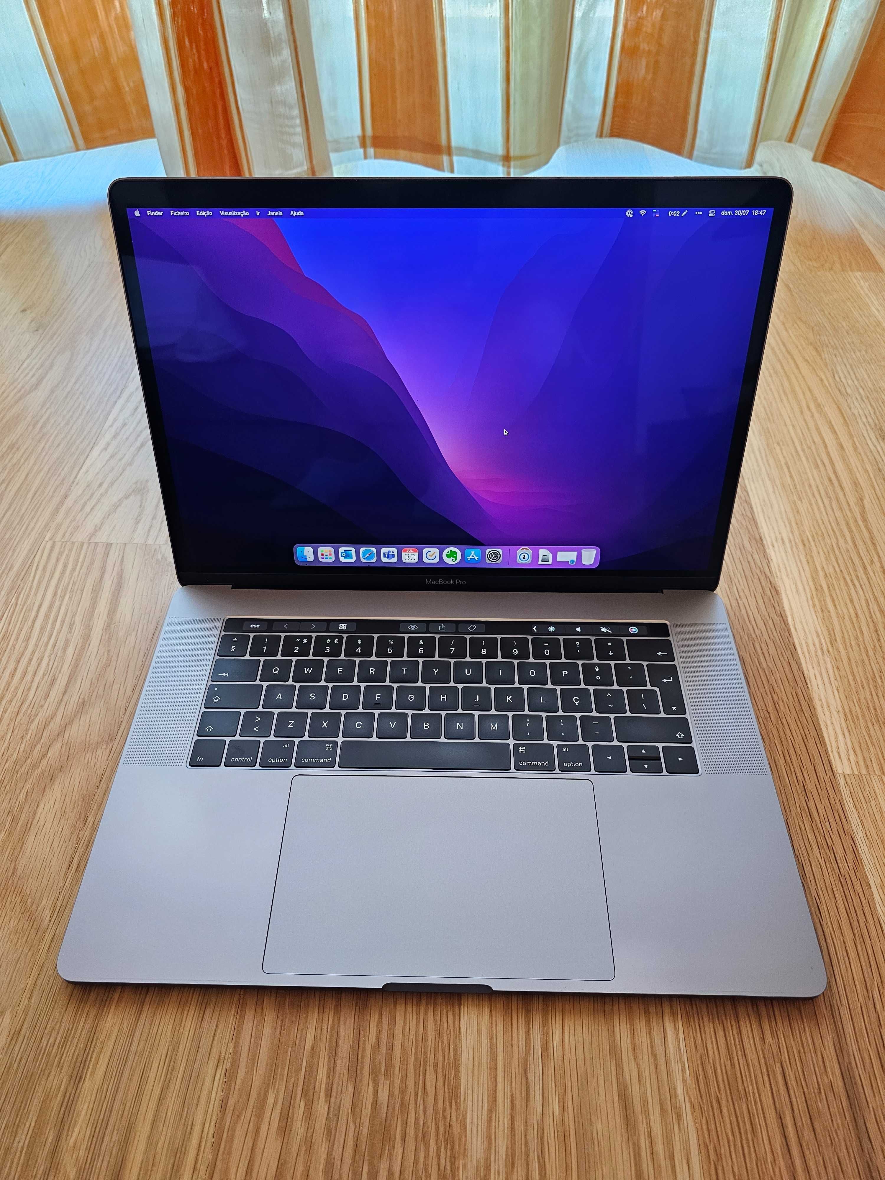 Apple MacBook Pro 15" Touchbar (Intel Core i7 - 16GB RAM - 256GB SSD)