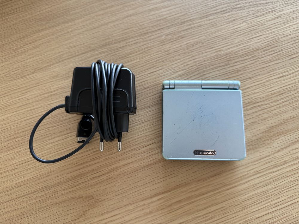 Nintendo Game Boy Advance SP