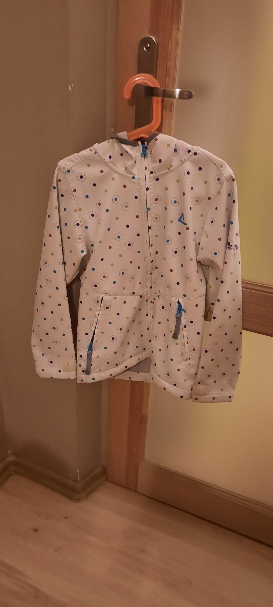 Softshell biały w kropeczki dla dziewczynki na 9-10lat 140cm