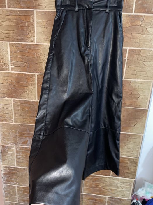 Чорні шкіряні кюлоти H&M, утеплені, розмір 34.