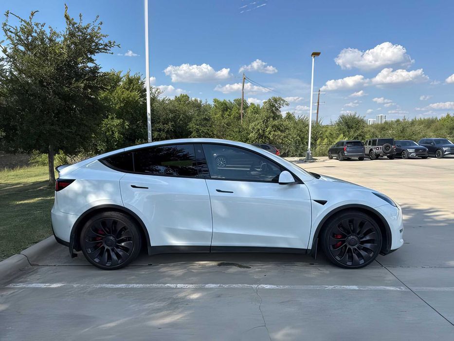 Tesla Model Y      2022