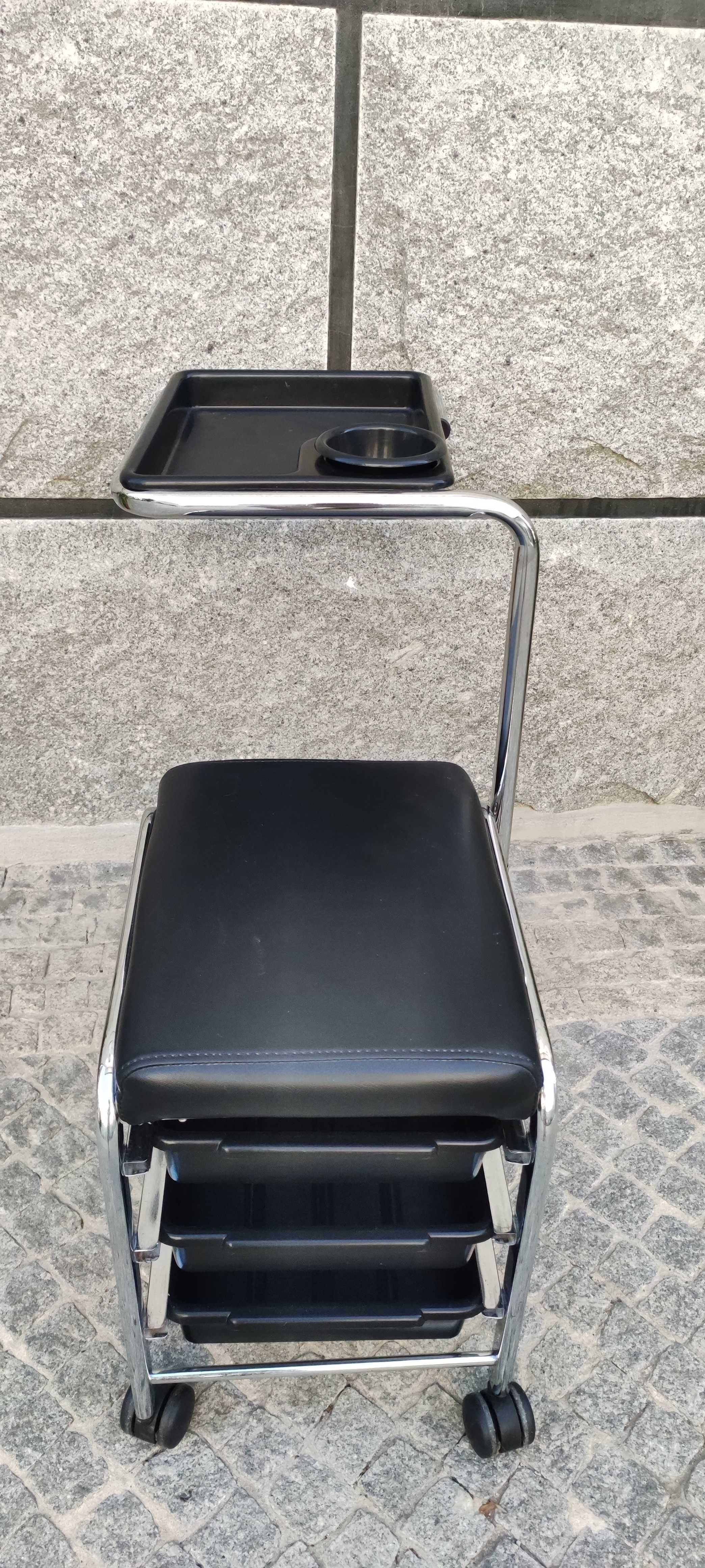 Mesa de ajudante de esteticista