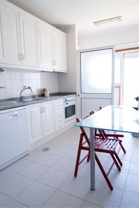 Vende-se T3 com garagem Espinho