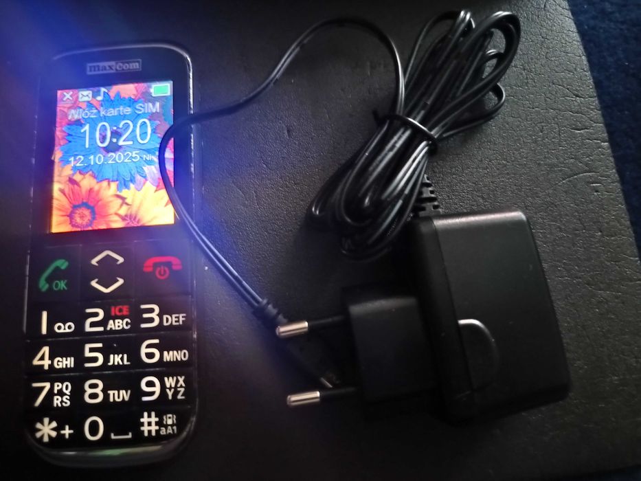 MaxCom MM720BB z ładowarką