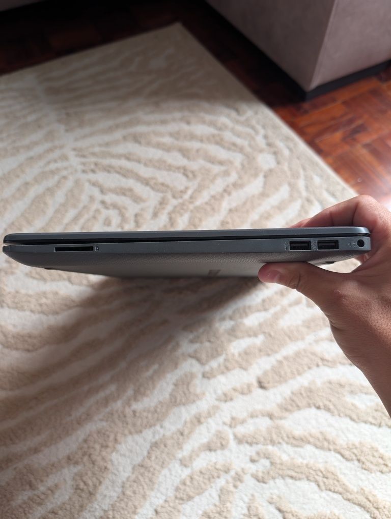 Portátil 15" HP 255 G8 - Ryzen 5300u, 8 GB Ram, 500 GB SSD