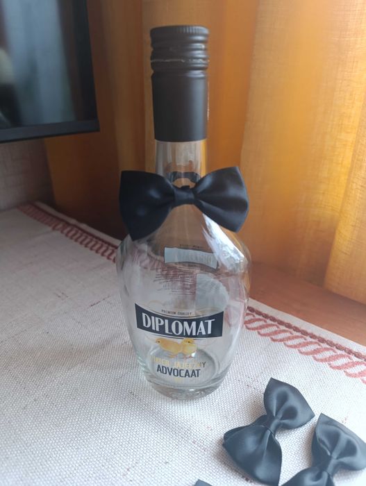 Ozdobne muszki - kokardki na butelkę wódki - 18 szt. za 20 zł.