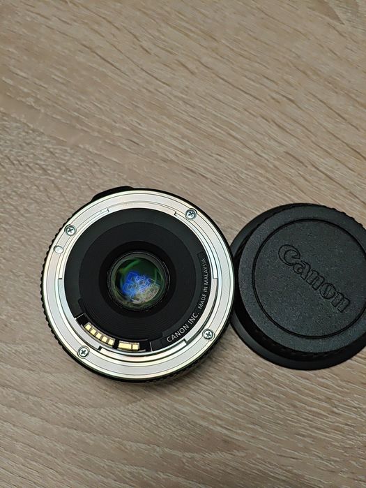 Об'єктив Canon EF 40 1:2.8 STM