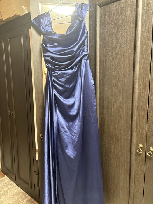 Сукня на випускний / атласне плаття