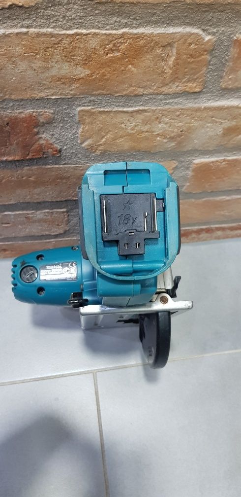 MAKITA DSS 501 Pilarka tarczowa akumulatorowa 18V