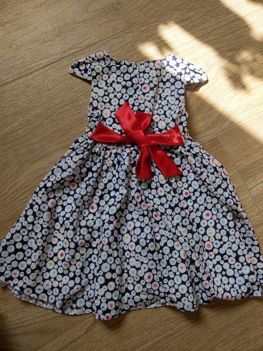 Sprzedam bawełnianą sukienkę dziewczęcą, rozmiar 104