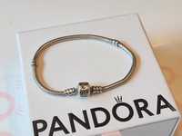 Bransoletka Pandora Moments o splocie wężykowym 19 cm