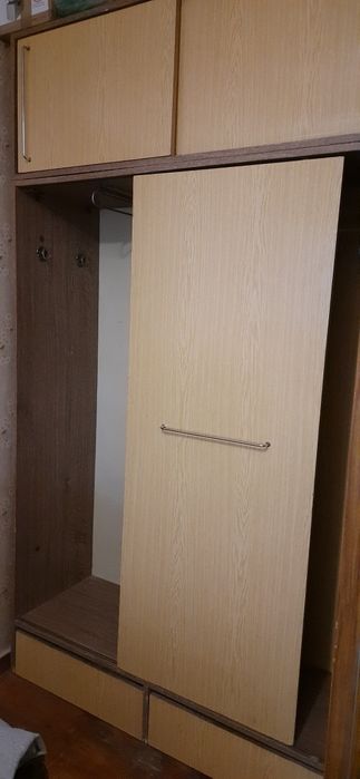 Продам стенку в прихожую,не разобран,самовывоз Днепр