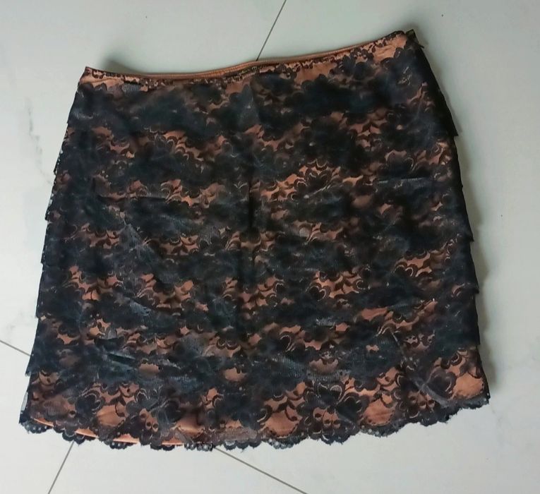 Spódniczka spódnica elegancka mini koronka