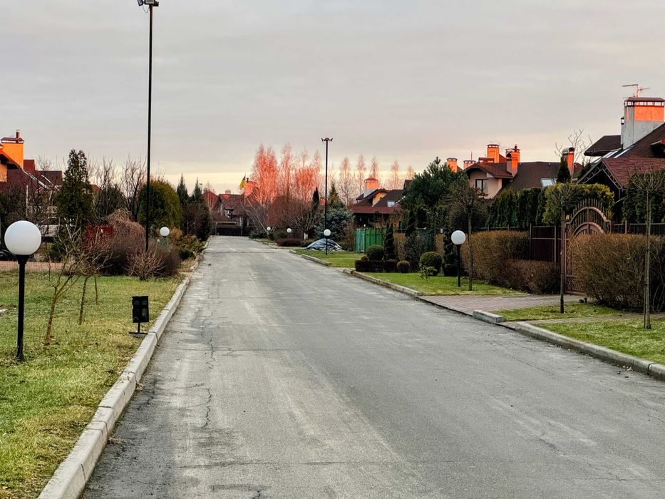 Будинок в закритому містечку. КМ Петрушки