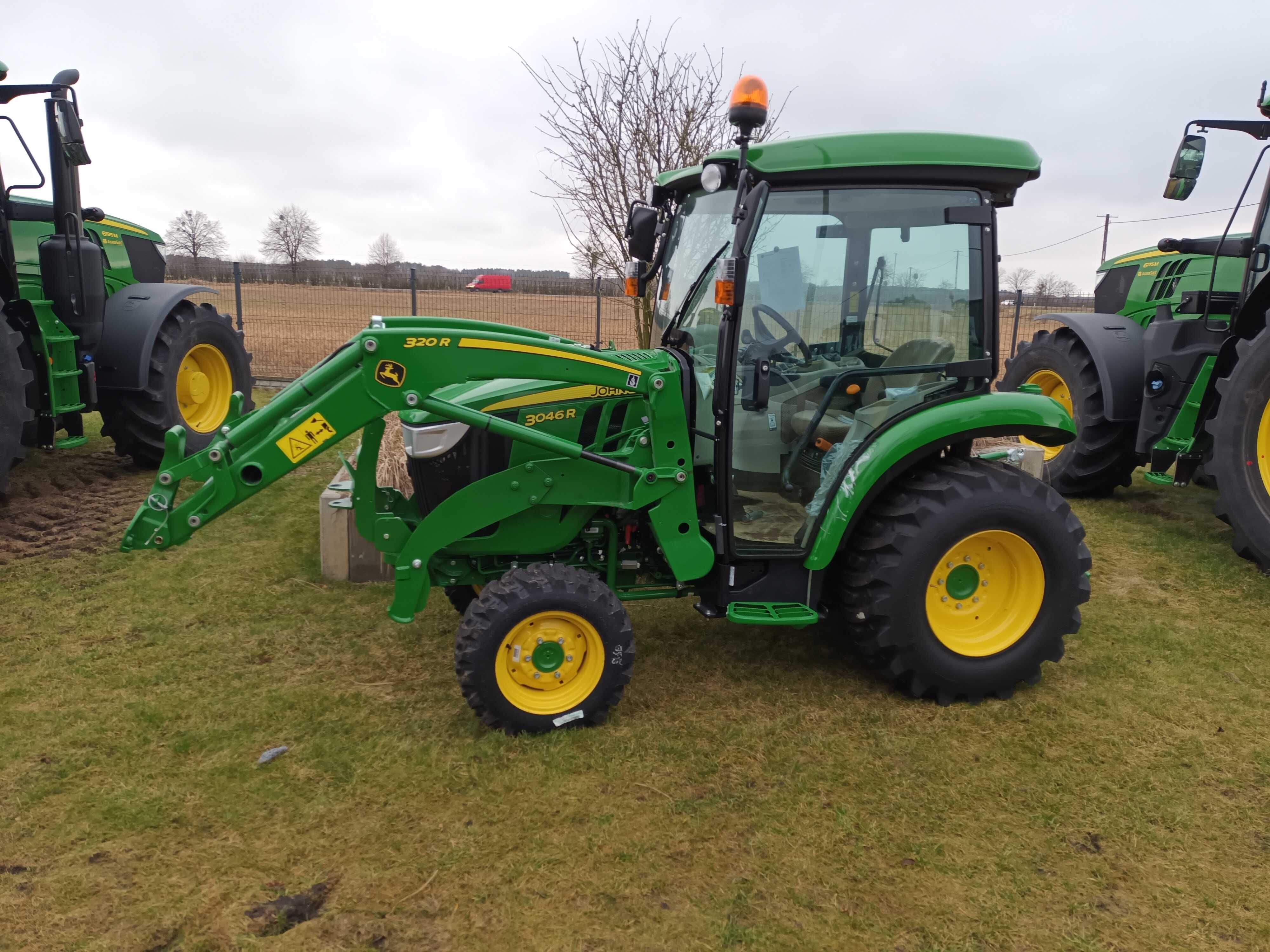 Nowy ciągnik kompaktowy John Deere 3046R