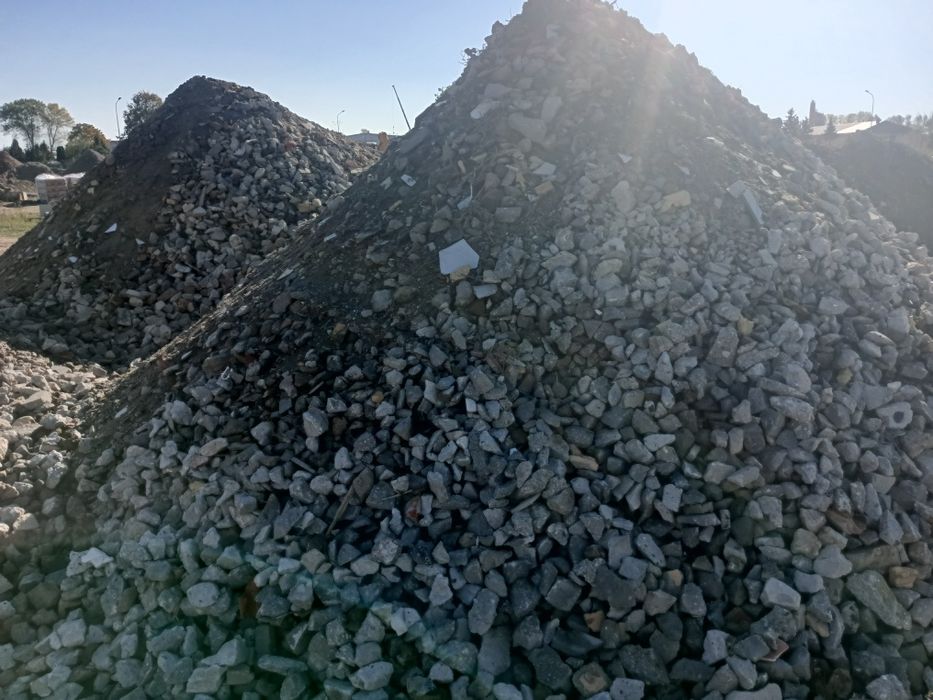 Gruz beton kruszony Kamień 10-32  utwardzenie kruszywo betonowe