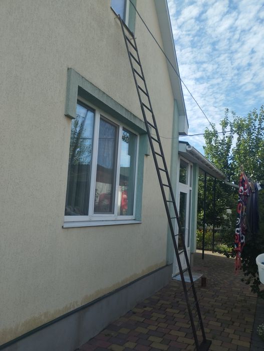 Драбина металева висота 4,34 м.