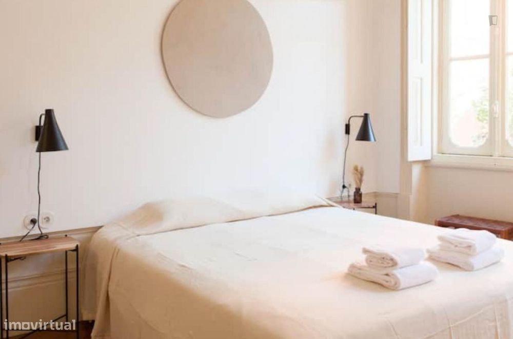 693246 - Quarto com cama de casal em...