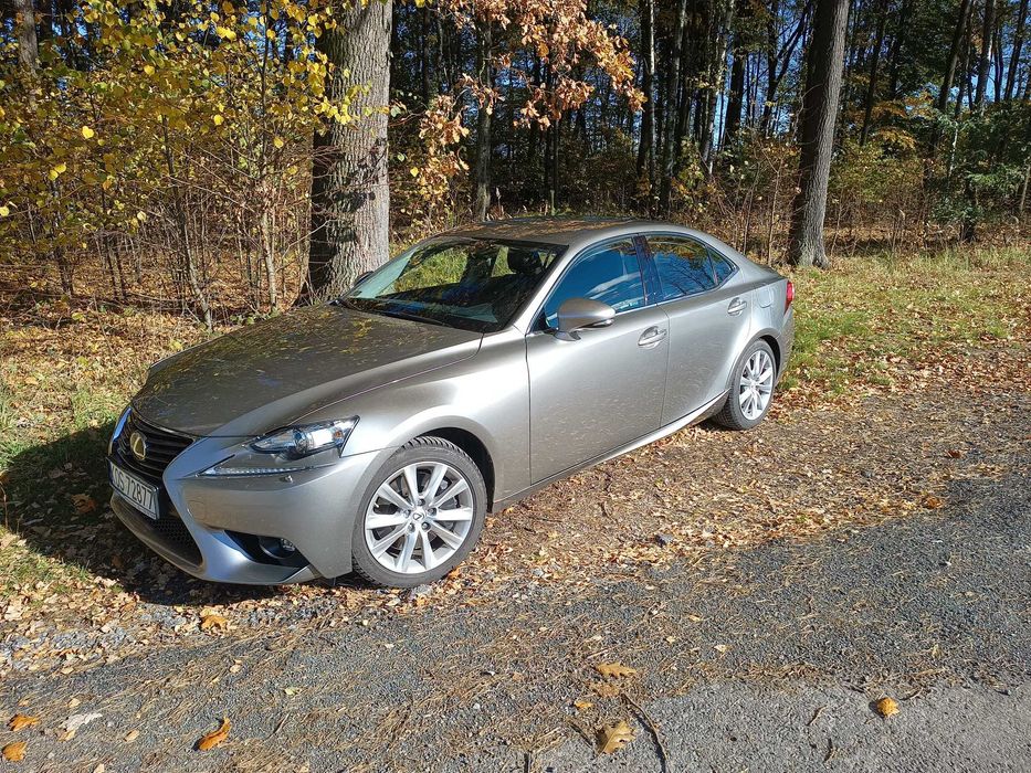 Lexus IS 200T Polecam