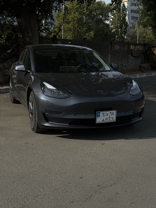Аренда Тесла Модел 3, прокат авто Tesla Model 3