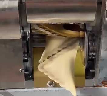 Maszyna gastronomiczna do wyrobu Pierogów Uszek i innych form i farszu