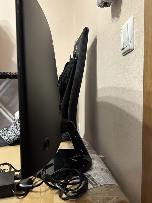 Монітор LED Samsung вигнутий C24F390FHI