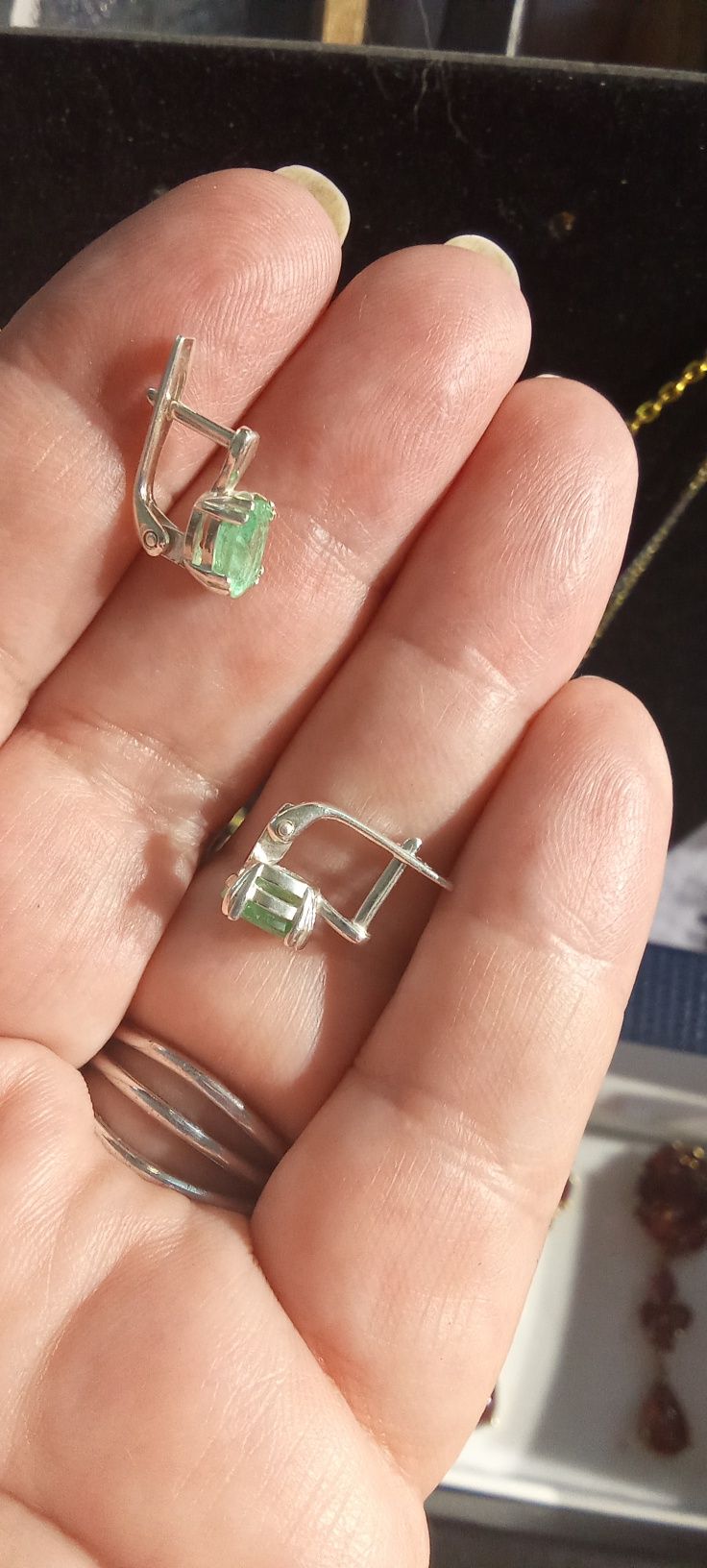 Сережки з натуральними смарагдами