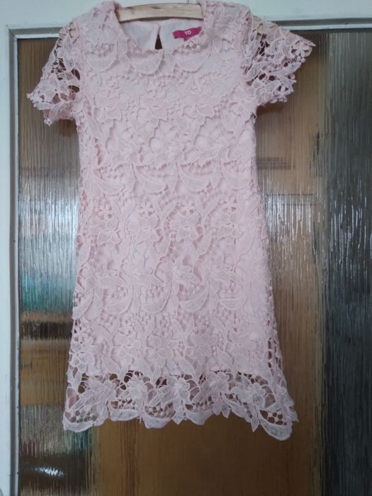 Sukieneczka dziewczeca z koronki na podszewce 7-8 lat98