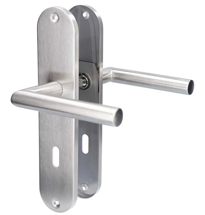 Klamki okucia do drzwi