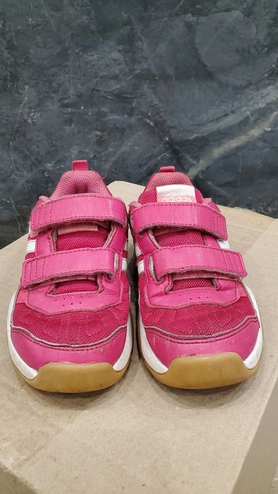 Кросівки Adidas дитячі які важко зносити. Просто вічні якісь. 29 р.
