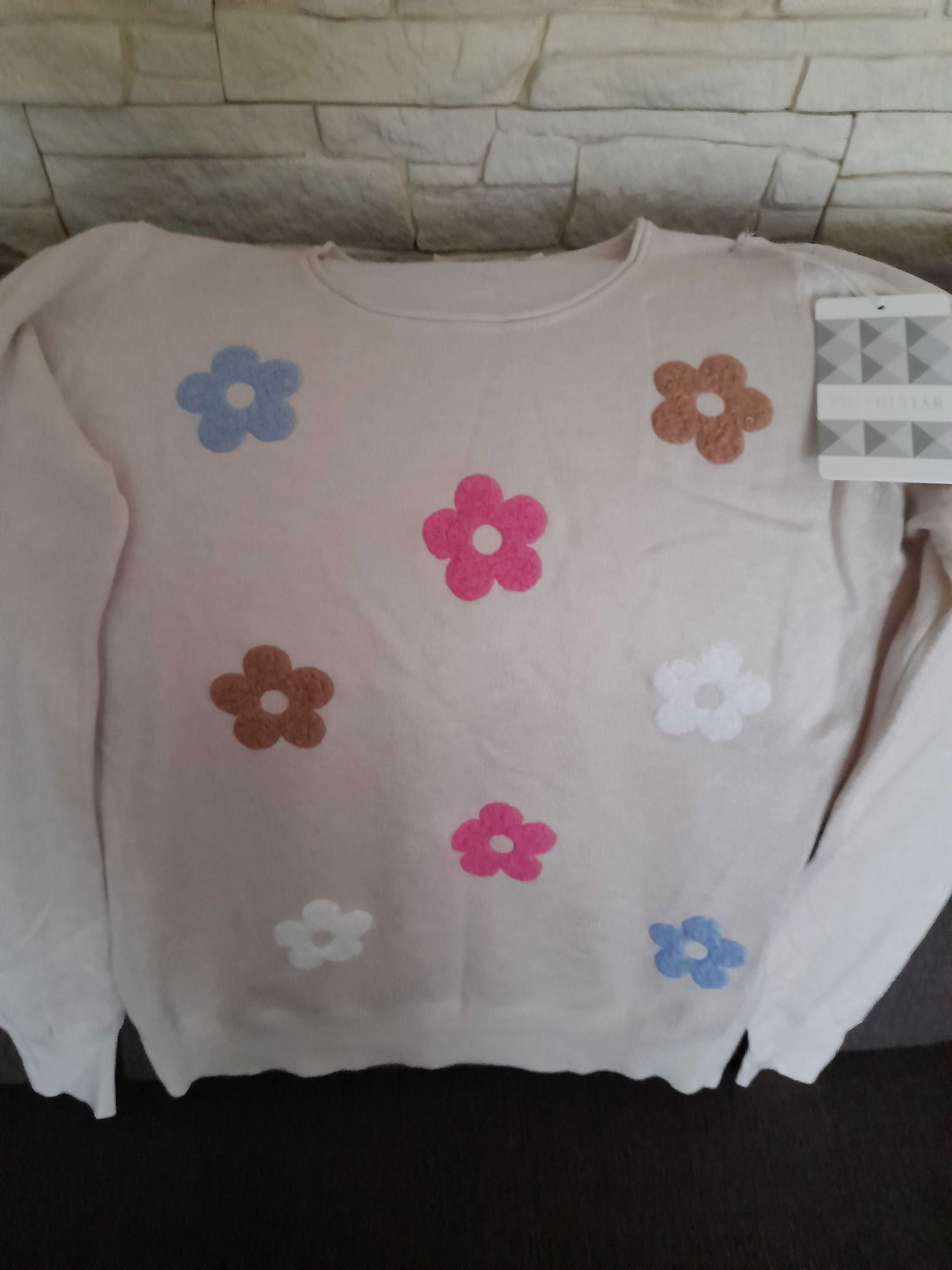 Komplet bezowy sweterek w kwiatuszki i spodnie w kwiatuszki