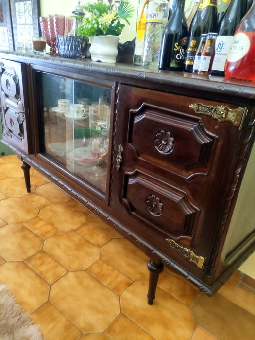 Móvel aparador / Vitrine estilo colonial em madeira