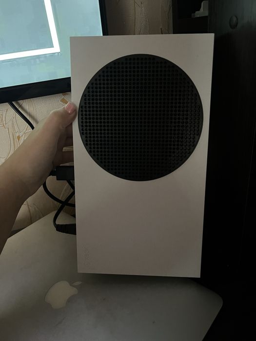 Xbox Series S у відмінному стані + 2 джойстики