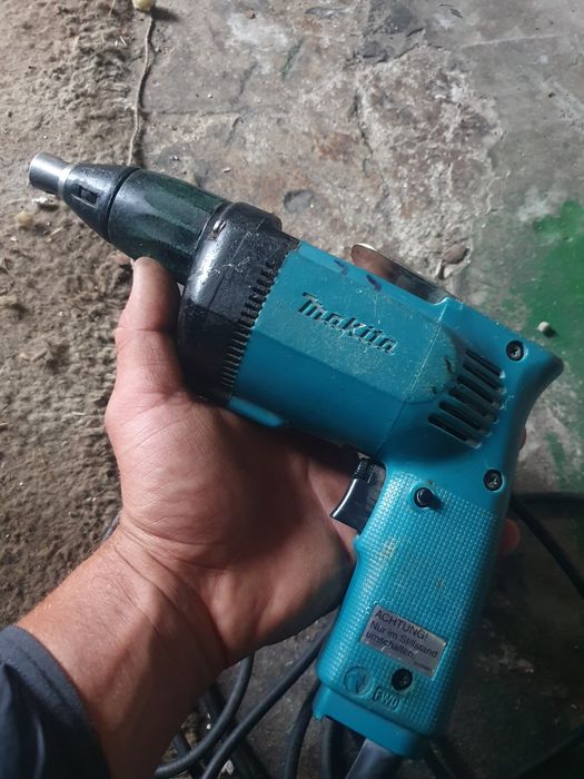 Wkrętarka do regipsów makita 6822