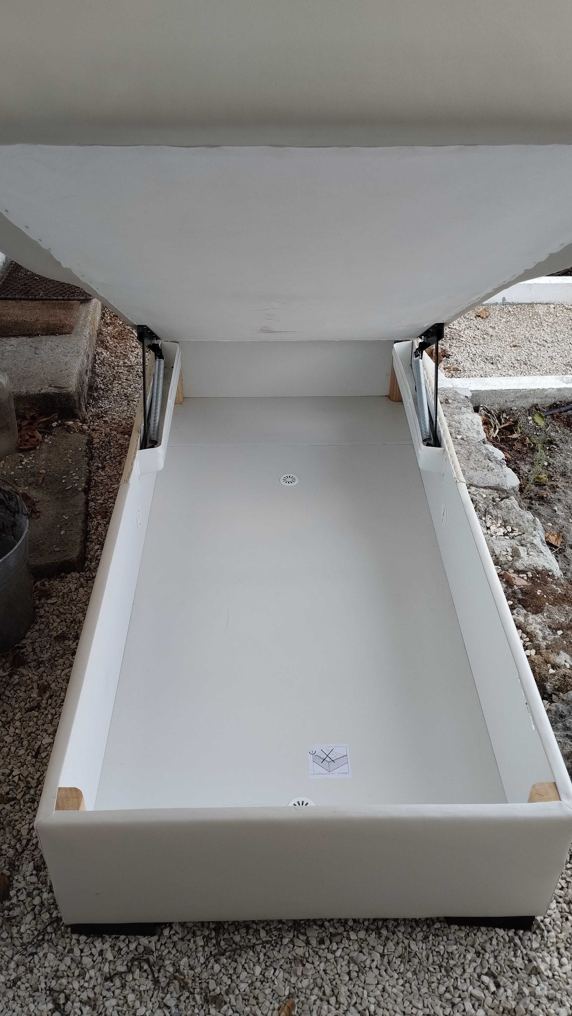 Chaise longue IKEA com arrumação