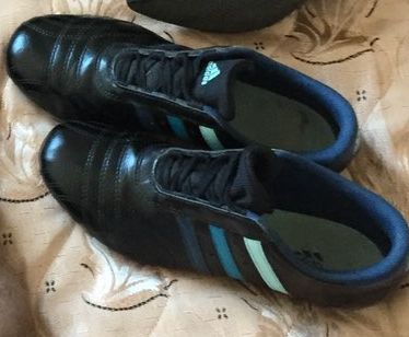 Продаются кроссовки 38 размера фирмы Adidas