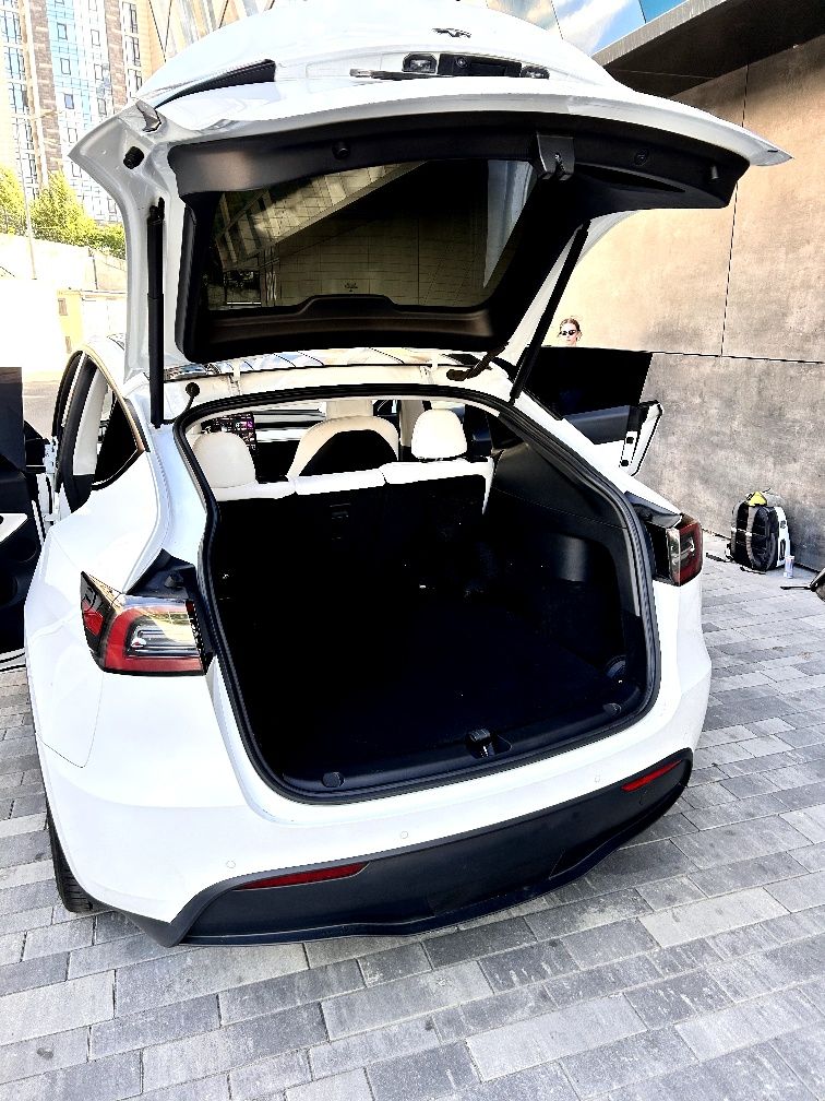 Tesla model Y 2022 рік long Range 82kw Dual  Motor