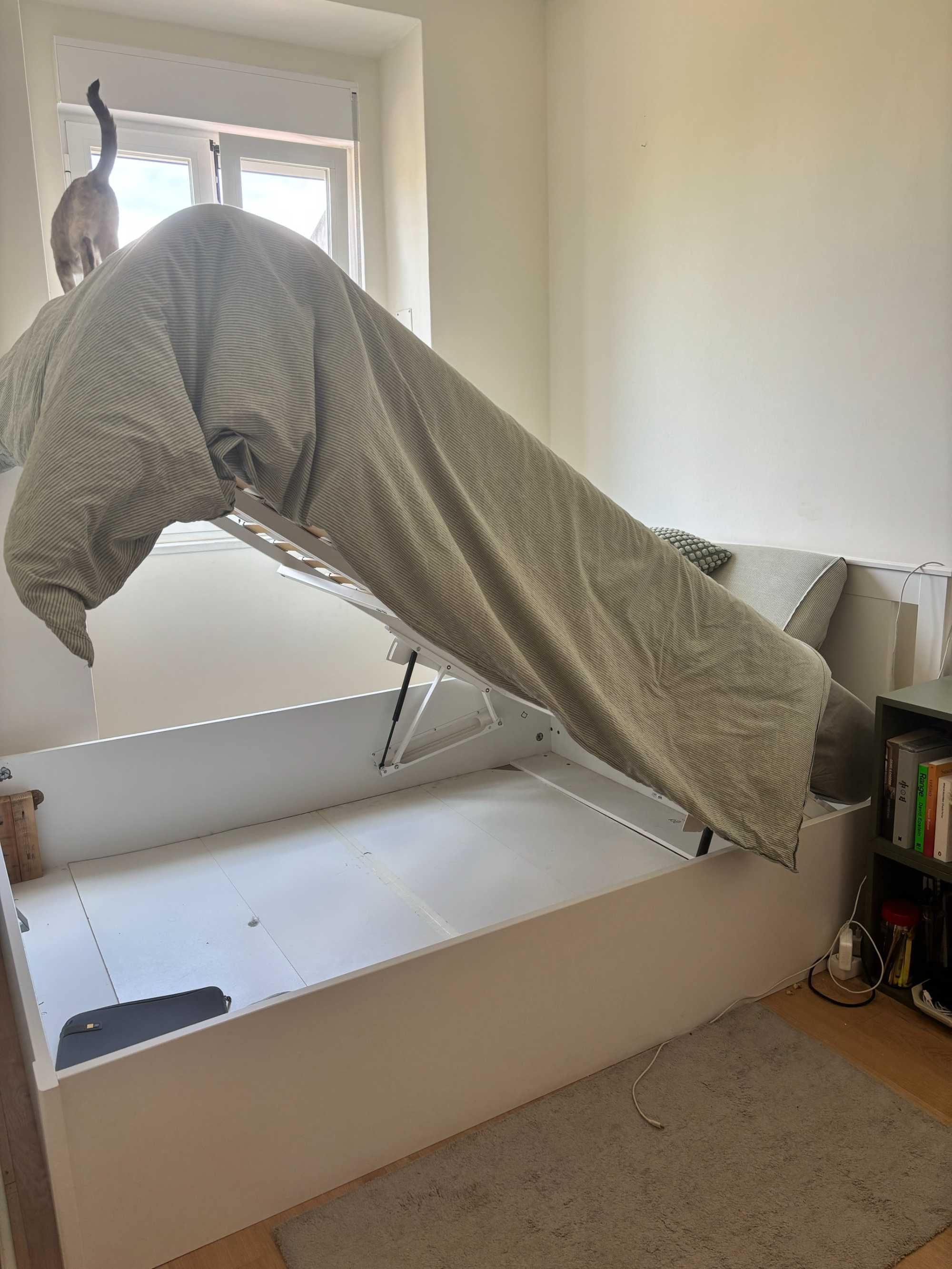 Estrutura de Cama com Arrumação