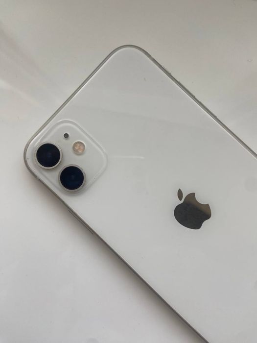 iPhone 11, 64 ГБ — у відмінному стані!