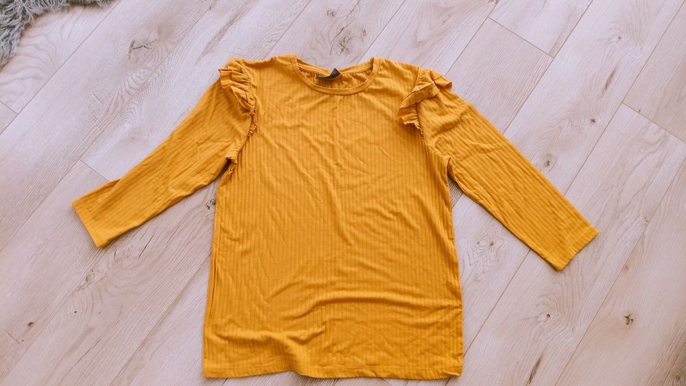 Pomarańczowa bluzka z falbanką