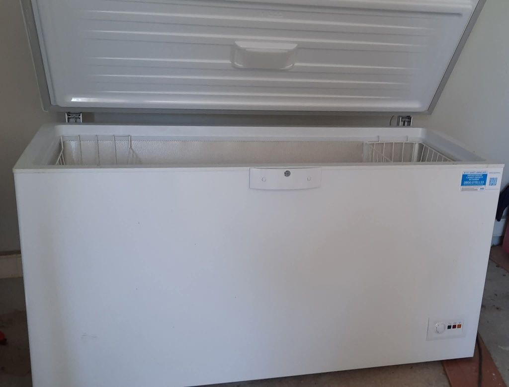 Arca Congeladora Beko 451L