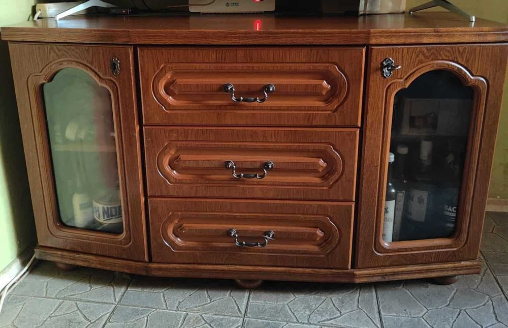 Komoda dębowa oszklona