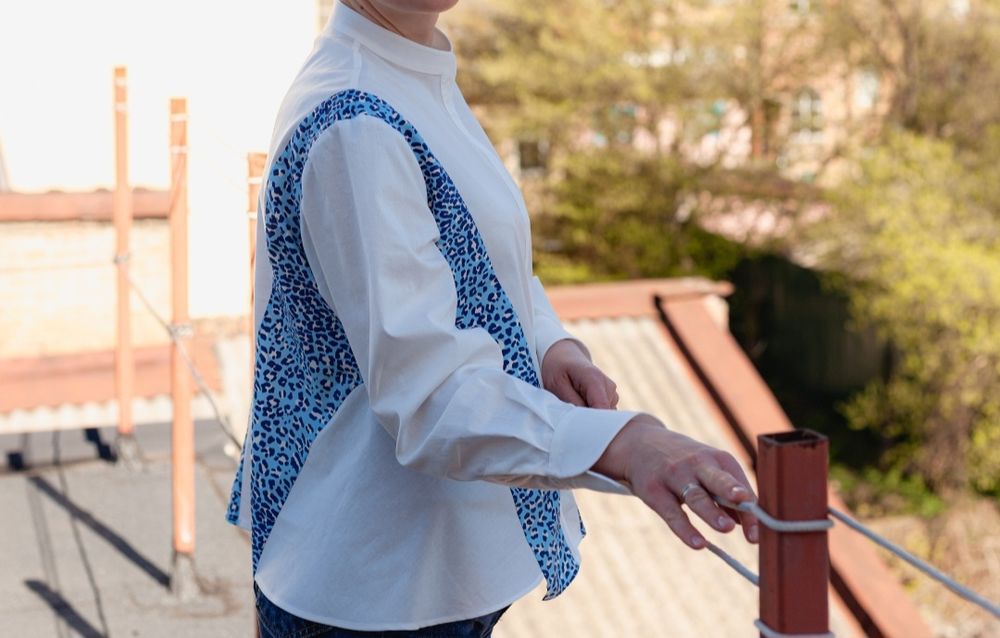 Жіноча сорочка зі стійкою коміром