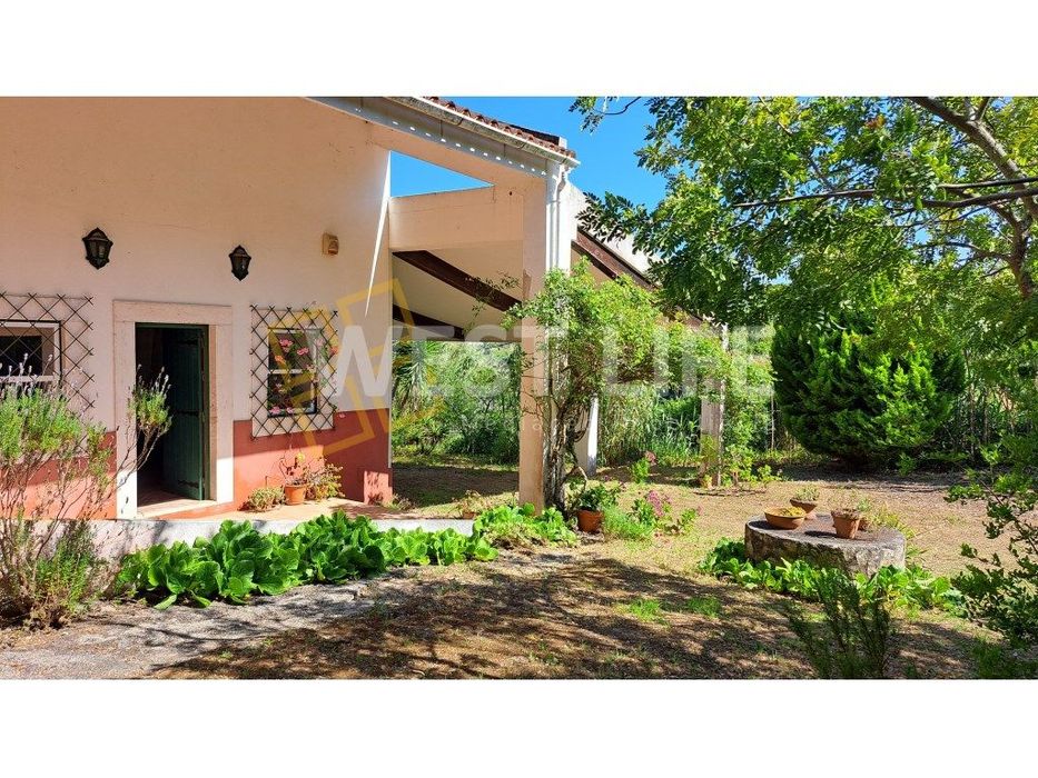 Moradia T3+2 de Estilo Rústico com amplo espaço exterior e vista de...